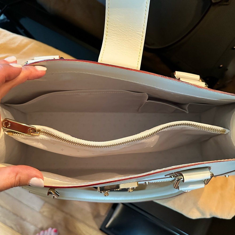 Louis Vuitton White and Gold Satchel with Structured Design - Picture 4 of 6